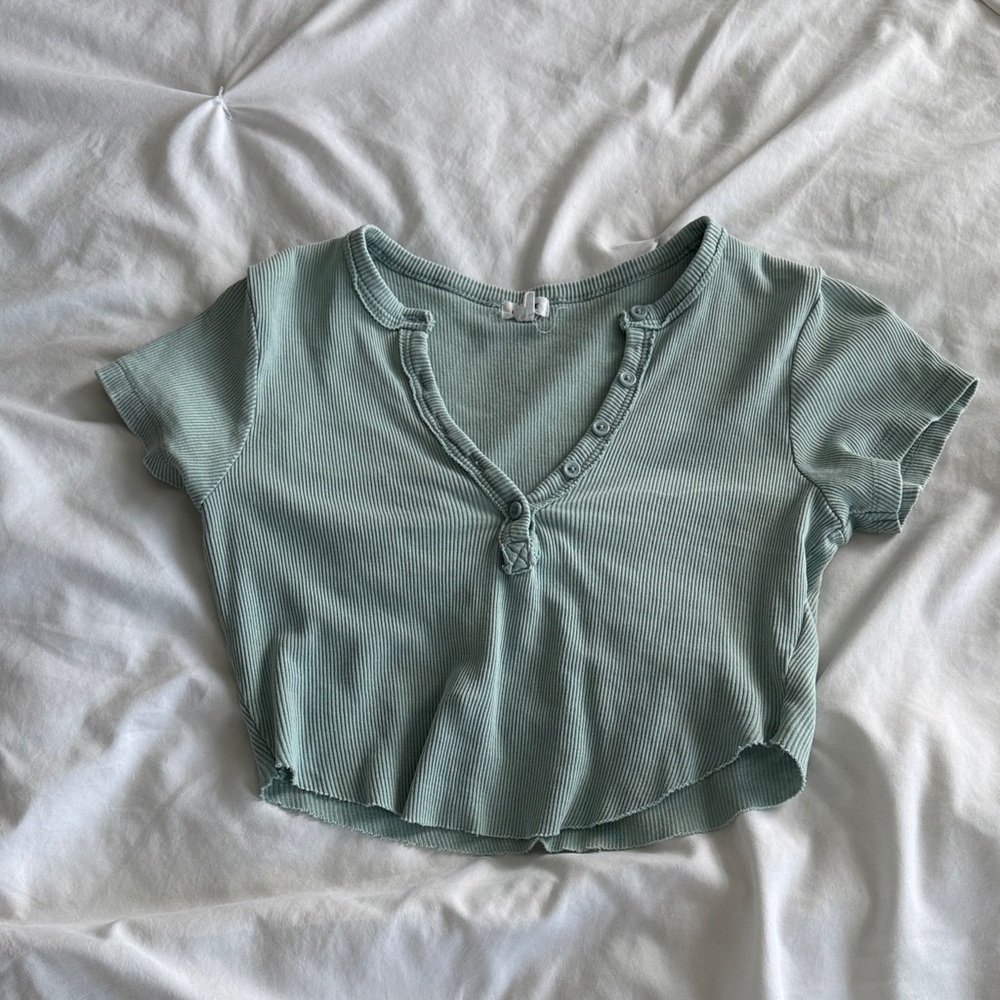 GARAGE Button Cropped T shirt